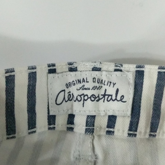 Aeropostale Blue & White Striped Denim Shorts - size 0 - Picture 2 of 6